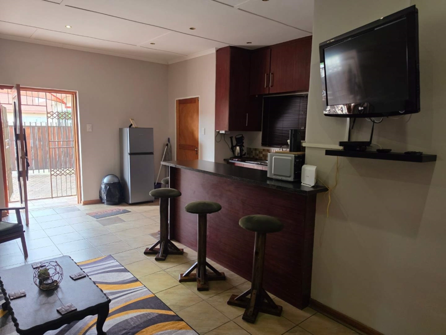 To Let 2 Bedroom Property for Rent in Rhodesdene Northern Cape